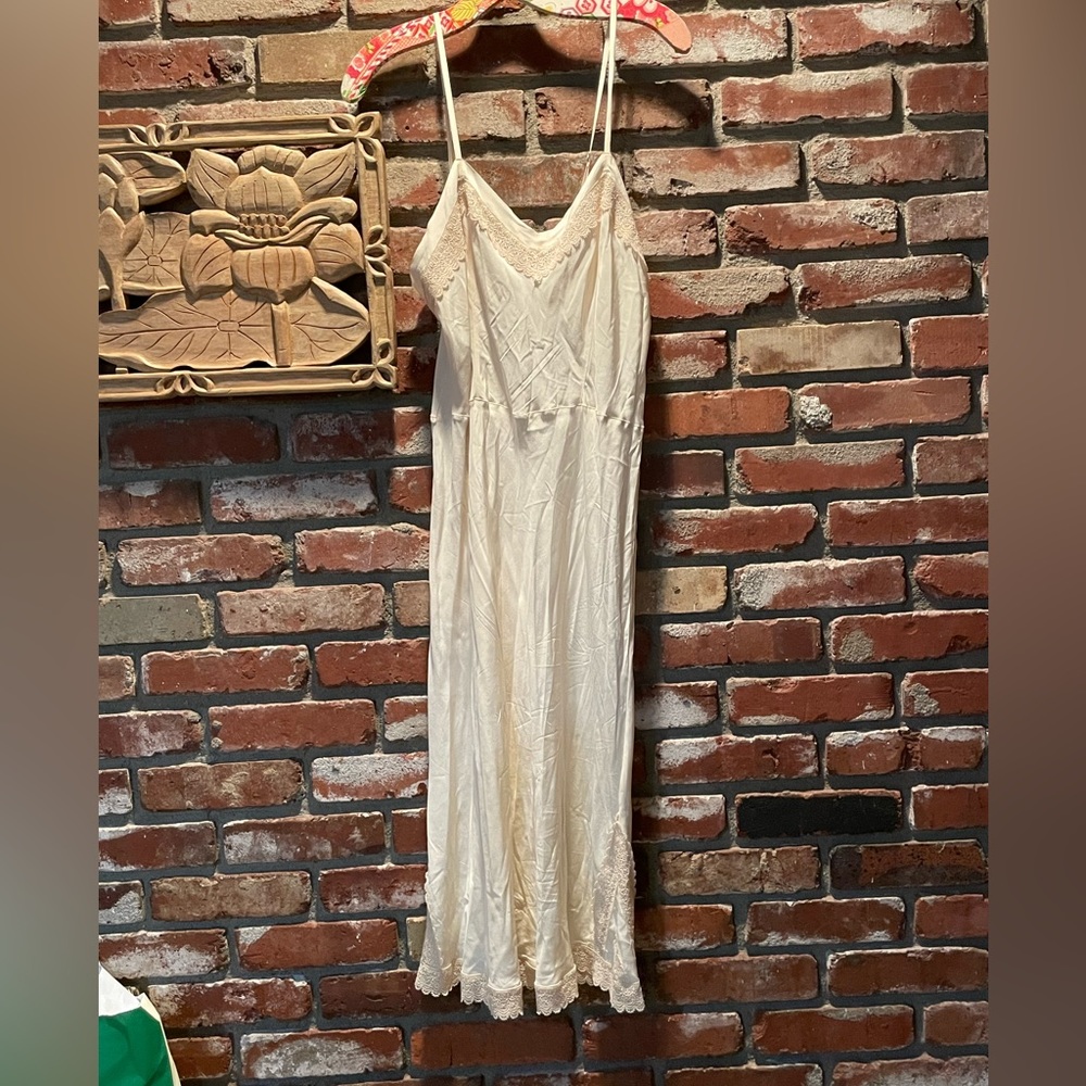 VINTAGE ELLE MCPHERSON CREAM SILK AND LACE SLIP SIZE LARGE